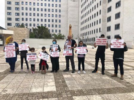 عائلة من أم الغنم تتظاهر: نرفض العنف ونطالب بالحماية